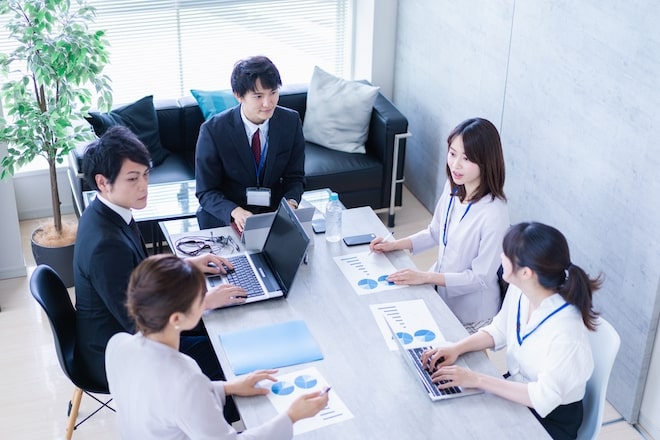 PMBOKの5つのプロセス群とは？知識エリアとの関係性も解説